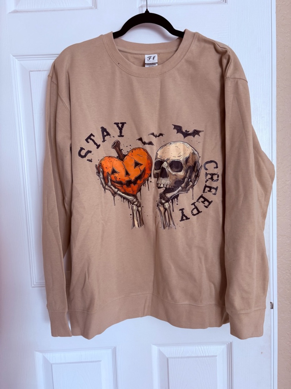 Stay Creepy Halloween Sweatshirt Skull Pumpkin Graphic Tan Large NWOT